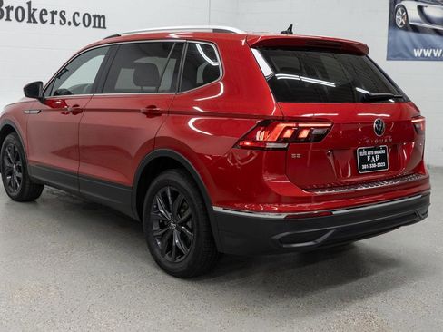 Used 2024 Volkswagen Tiguan SE w/ Panoramic Sunroof Package image 48