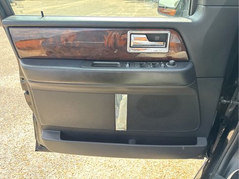 Used 2015 Lincoln Navigator 2WD image 20