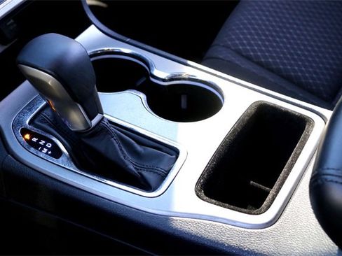 Used 2021 Jeep Grand Cherokee Laredo image 19