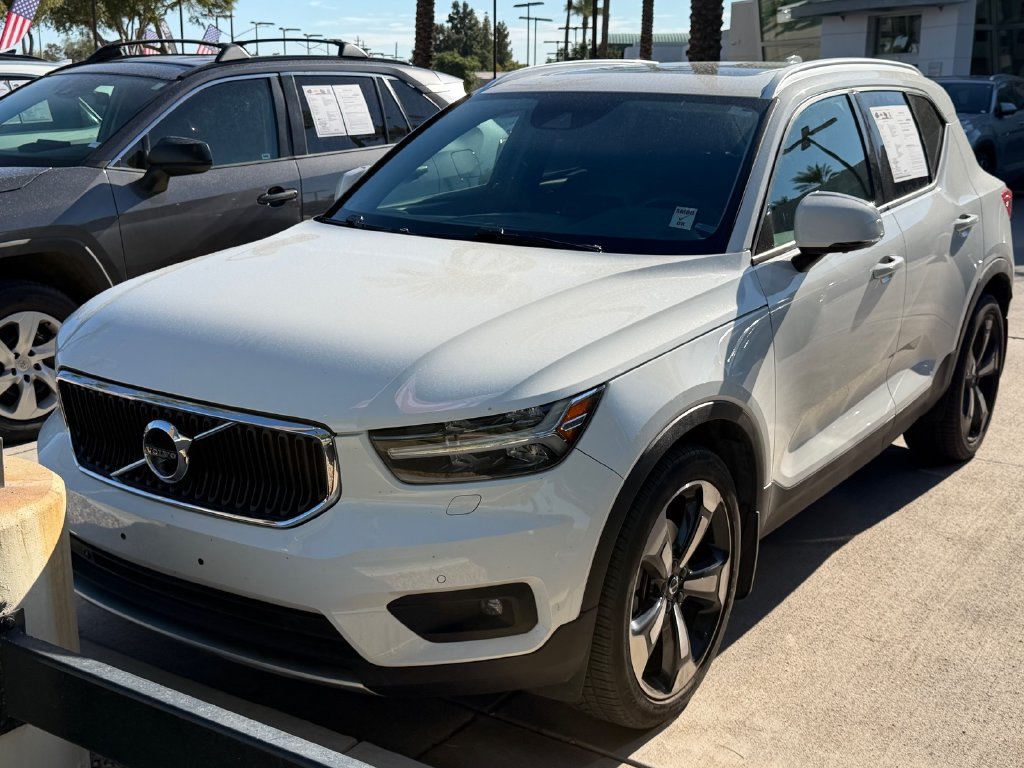 Used 2020 Volvo XC40 T5 Momentum w/ Protection Package Premier AWD/4WD image 2