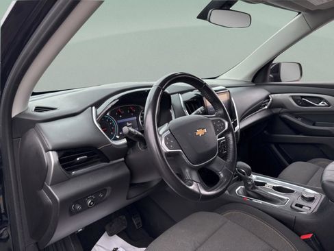 Used 2021 Chevrolet Traverse LT image 27