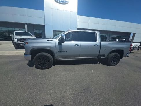 Used 2025 Chevrolet Silverado 3500 LTZ w/ LTZ Plus Package AWD/4WD image 9