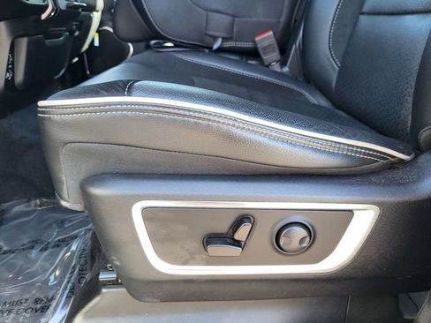 Used 2025 RAM 1500 Laramie AWD/4WD image 17