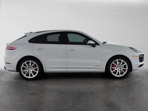 Used 2022 Porsche Cayenne GTS AWD/4WD image 2