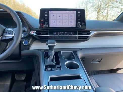 Used 2024 Toyota Sienna XSE FWD image 23