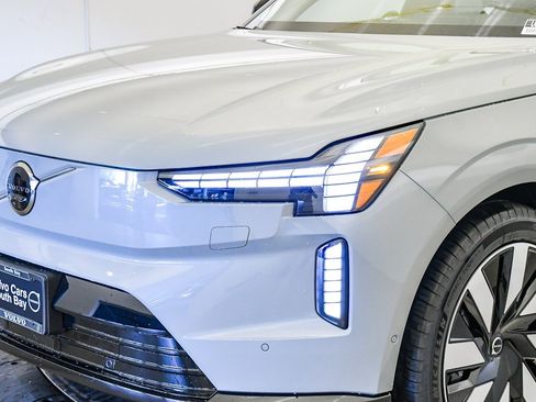 New 2025 Volvo EX90 Ultra w/ Protection Package Premier image 9