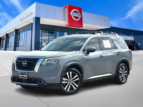 Used 2024 Nissan Pathfinder Platinum FWD image 1