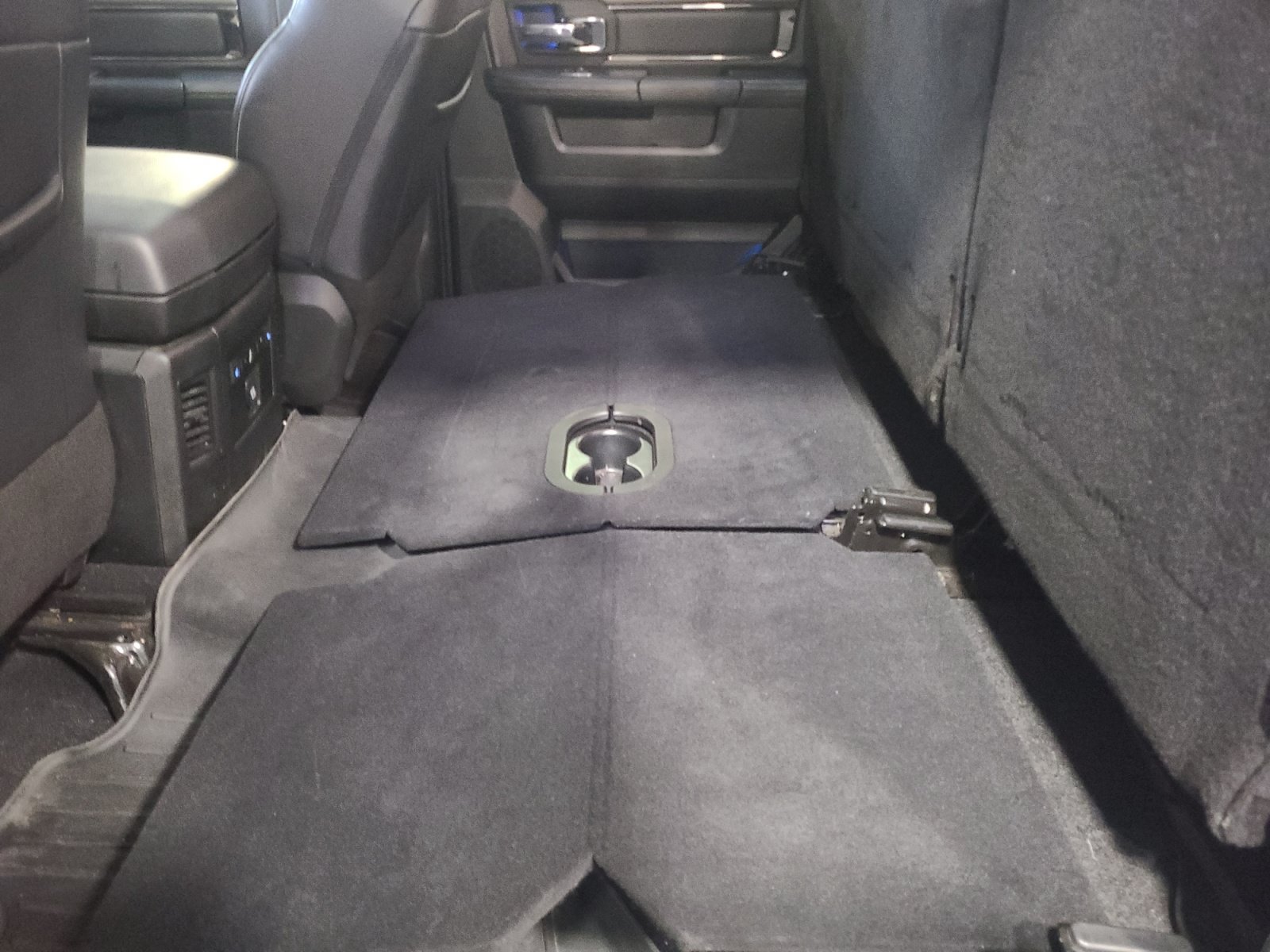Used 2018 RAM 2500 Laramie w/ Sport Appearance Group AWD/4WD image 31