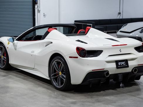 Used 2018 Ferrari 488 Spider image 71