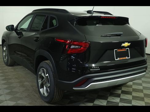 New 2026 Chevrolet Trax LT w/ Driver Confidence Package FWD image 15