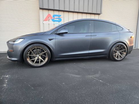 Used 2022 Tesla Model X Plaid image 2