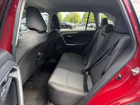 Used 2025 Toyota RAV4 XLE AWD/4WD image 31