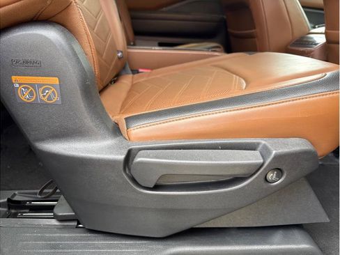 Used 2022 Nissan Pathfinder Platinum w/ Cargo Package FWD image 19