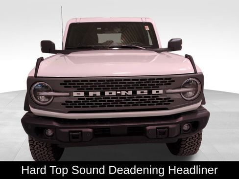 Used 2025 Ford Bronco Badlands image 9