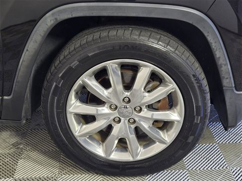 Used 2016 Jeep Cherokee Limited image 18