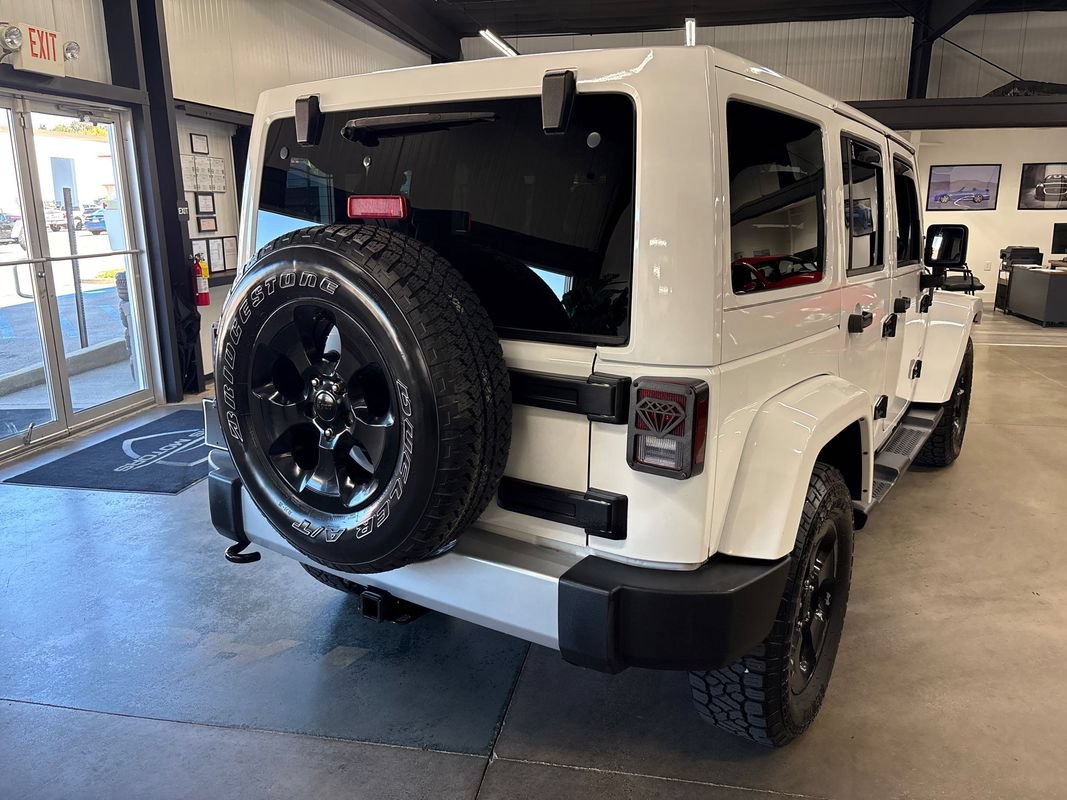 Used 2015 Jeep Wrangler Unlimited Sahara w/ Connectivity Group AWD/4WD image 11