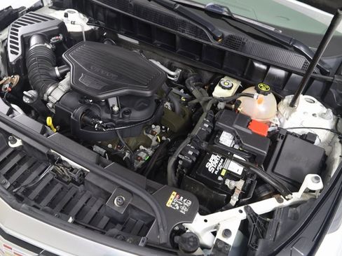 Used 2017 Cadillac XT5 Luxury w/ Driver Awareness Package image 18