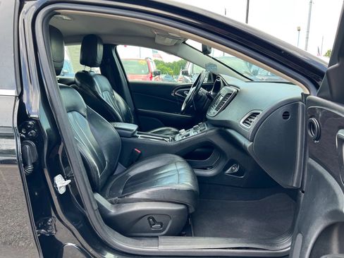 Used 2015 Chrysler 200 C FWD image 12