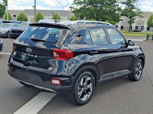 Certified 2023 Hyundai Venue SEL FWD image 6