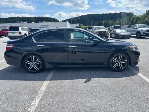 Used 2017 Honda Accord Sport image 4
