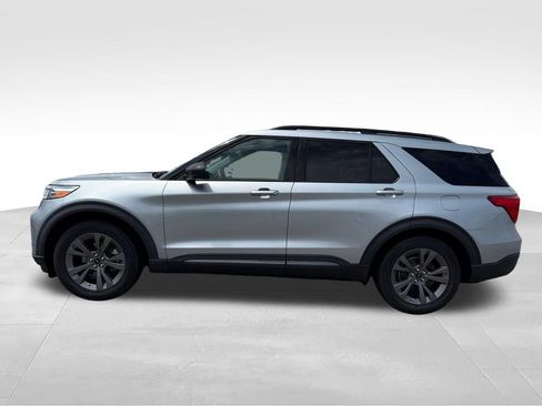 Used 2021 Ford Explorer XLT w/ Equipment Group 202A RWD image 2