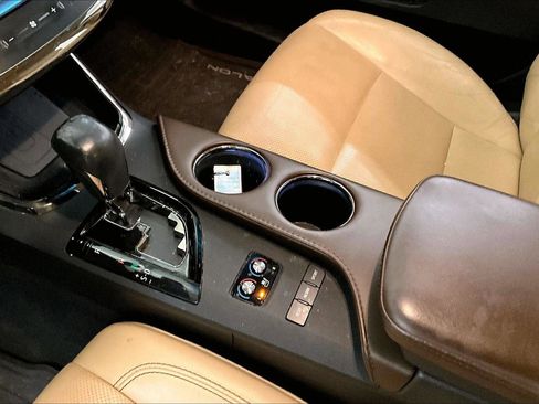 Used 2016 Toyota Avalon Limited image 17