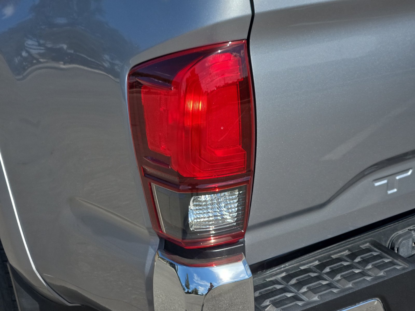 Certified 2021 Toyota Tacoma SR5 AWD/4WD image 22