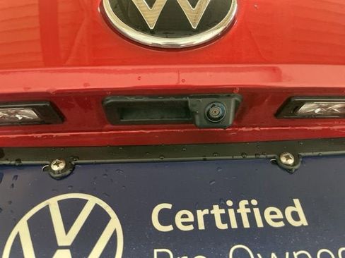 Certified 2023 Volkswagen Taos SE w/ Panoramic Sunroof Package AWD/4WD image 8