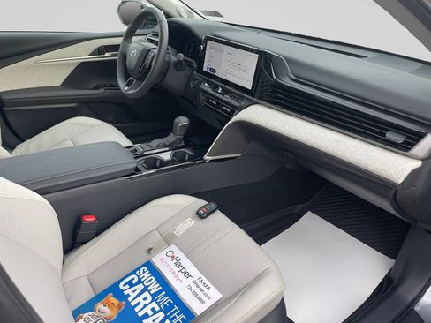 Used 2025 Toyota Camry XLE w/ Premium Plus Package AWD/4WD image 10