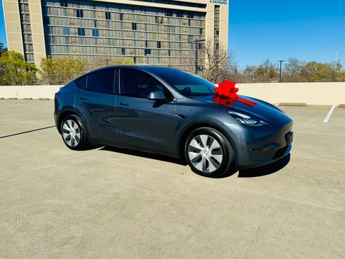 Used 2022 Tesla Model Y Long Range AWD/4WD image 4