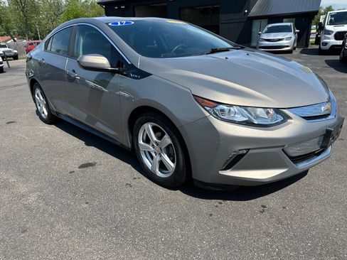 Used 2017 Chevrolet Volt LT FWD image 1