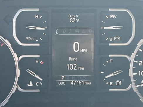 Used 2018 Toyota Tundra SR5 image 8