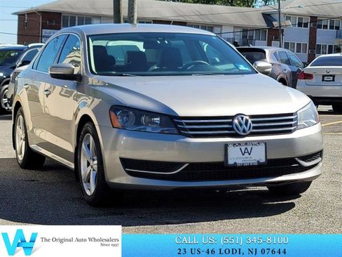 Used 2013 Volkswagen Passat 2.5 SE FWD image 1