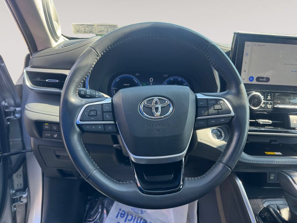 Used 2024 Toyota Highlander Platinum AWD/4WD image 12
