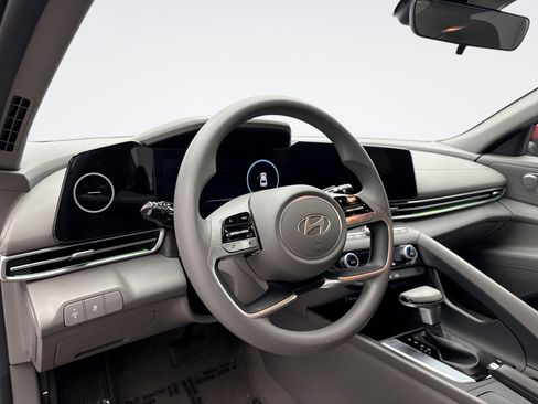 Used 2024 Hyundai Elantra SEL image 10