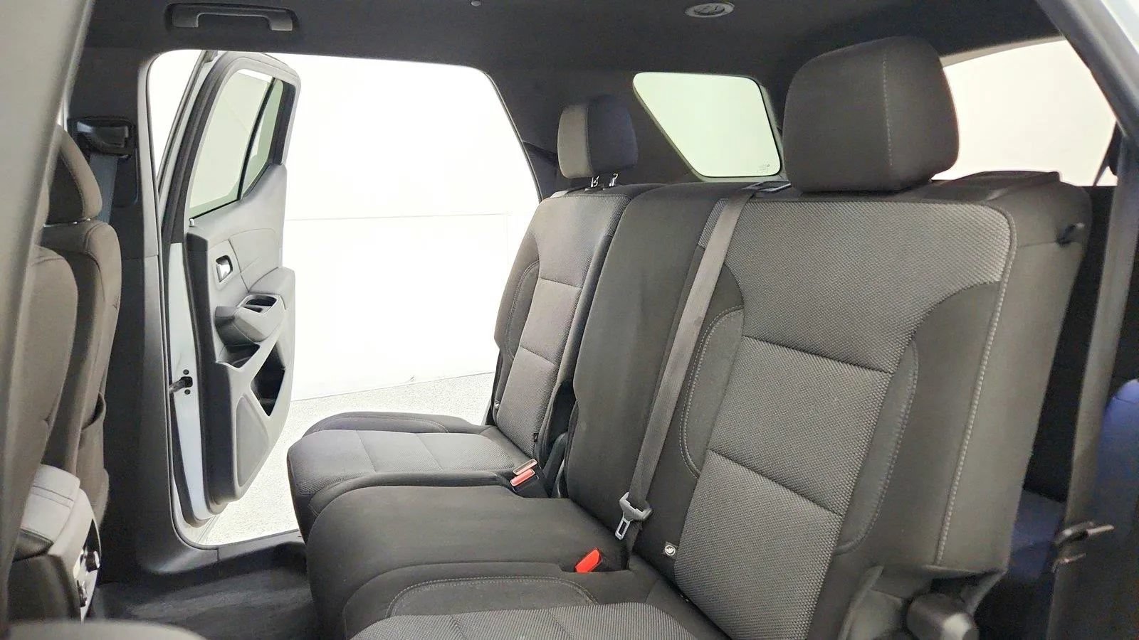 Used 2023 Chevrolet Traverse LT FWD image 23