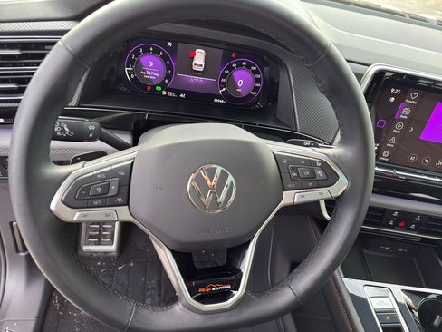 Used 2024 Volkswagen Atlas Peak Edition SE image 22