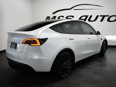 Used 2022 Tesla Model Y Performance AWD/4WD image 10