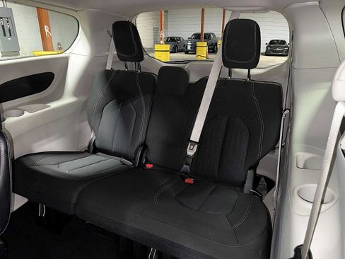 Used 2023 Chrysler Voyager LX FWD image 18