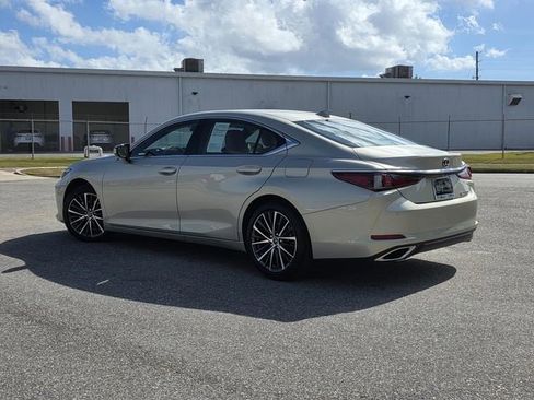 Used 2025 Lexus ES 350 w/ Premium Package image 4