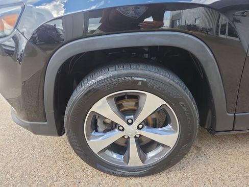 Used 2020 Jeep Cherokee Limited AWD/4WD image 14