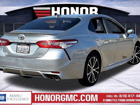 Used 2020 Toyota Camry SE w/ Convenience Package image 6
