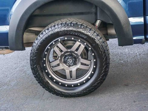 Used 2017 Ford F150 Platinum w/ Equipment Group 701A Luxury image 9