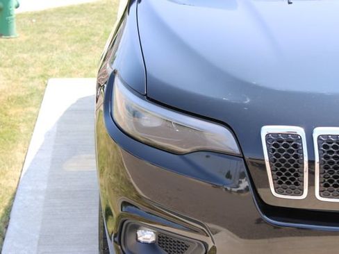 Used 2019 Jeep Cherokee Latitude Plus w/ Cold Weather Group AWD/4WD image 5