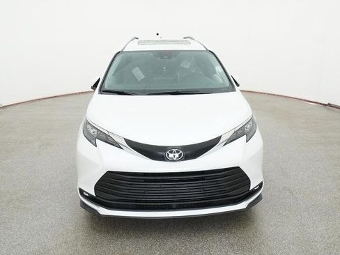 New 2026 Toyota Sienna XLE FWD image 16
