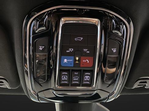 Used 2022 Jeep Grand Wagoneer Series III image 28