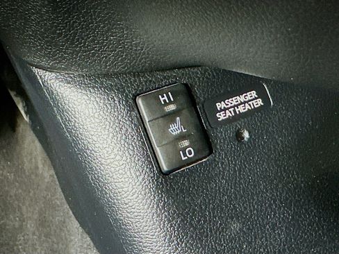 Used 2017 Toyota Prius Prime Advanced image 34