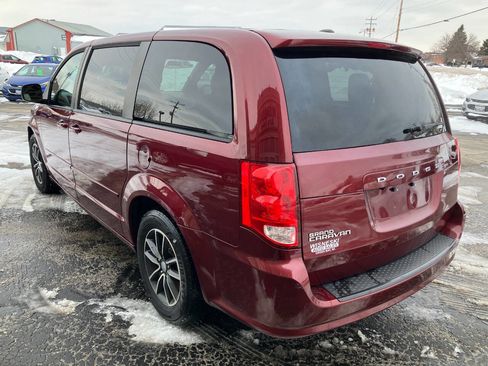 Used 2017 Dodge Grand Caravan SE image 5
