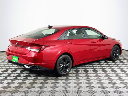 Used 2022 Hyundai Elantra SEL w/ Convenience Package FWD image 7