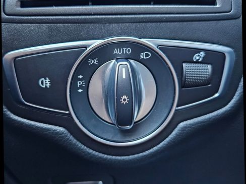 Used 2020 Mercedes-Benz GLC 300 4MATIC w/ Multimedia Package image 20